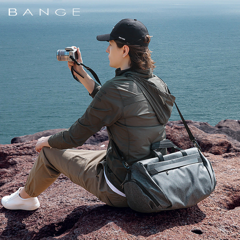 Sports and yoga bag with wet/dry compartment