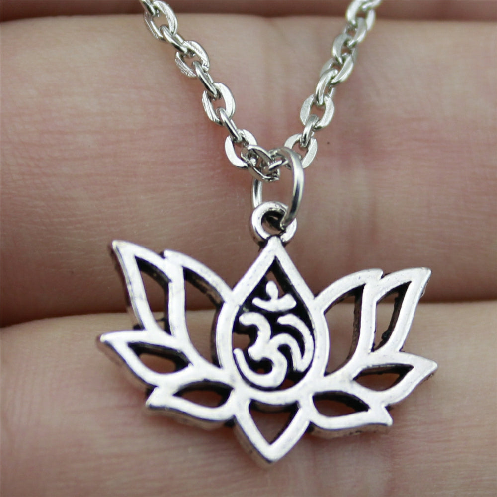 Collier pendentif lotus Om pour le yoga