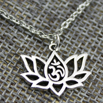 Collier pendentif lotus Om pour le yoga