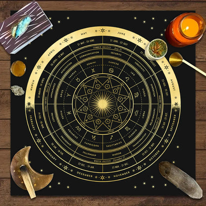 Nappe décorative Tarot, jeu de société, mandala, phases de la lune, motif floral et papillon.