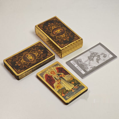 Jeu complet de cartes de tarot en plastique imperméable avec feuille d'or et impression couleur.